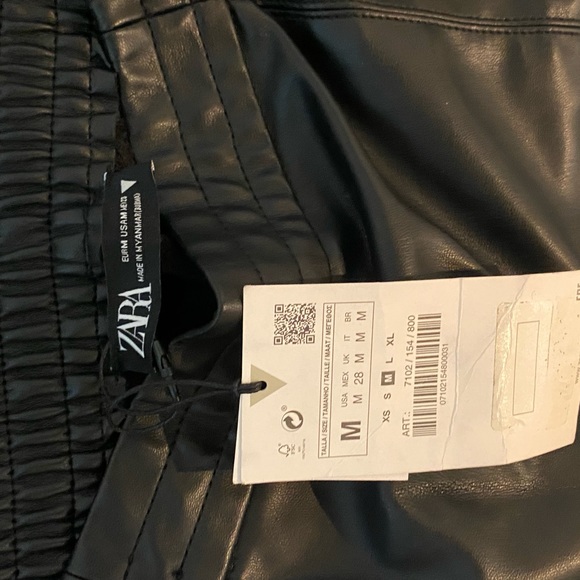 NWT Zara Faux Leather Balloon Joggers. Color Black. Size Medium. - Picture 14 of 14
